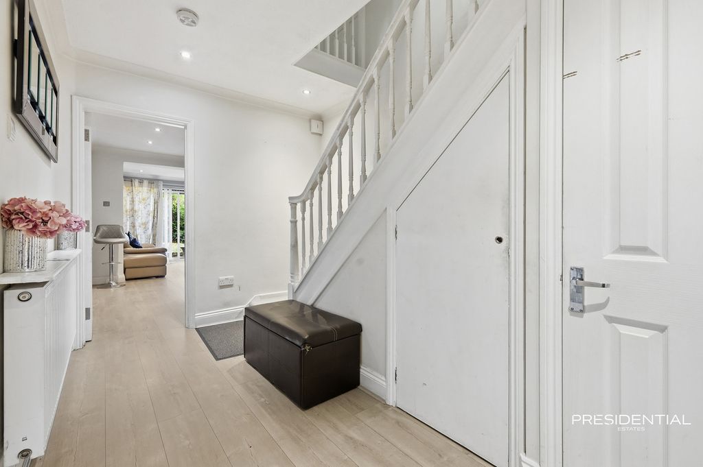 Property photo 2 of 39