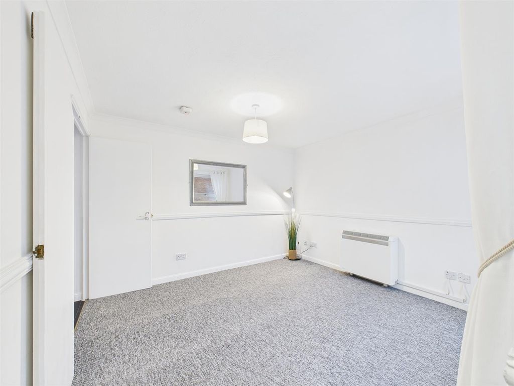 Property photo 3 of 8 Cam02435G0-Pr0082-Still004.Jpg