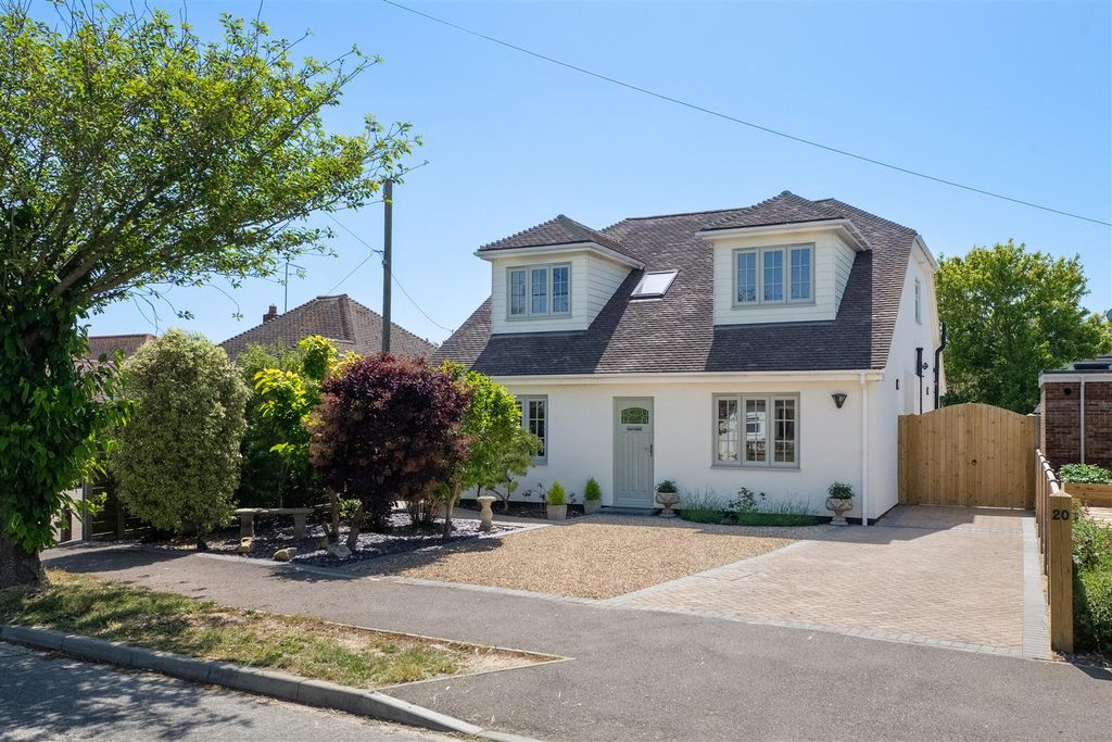 Property photo 1 of 25 Cherry Orchard, Chestfield, Whitstable