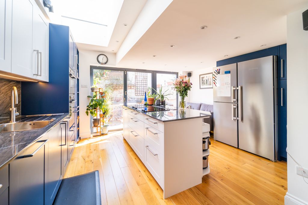 Property photo 2 of 17 Ndb04661