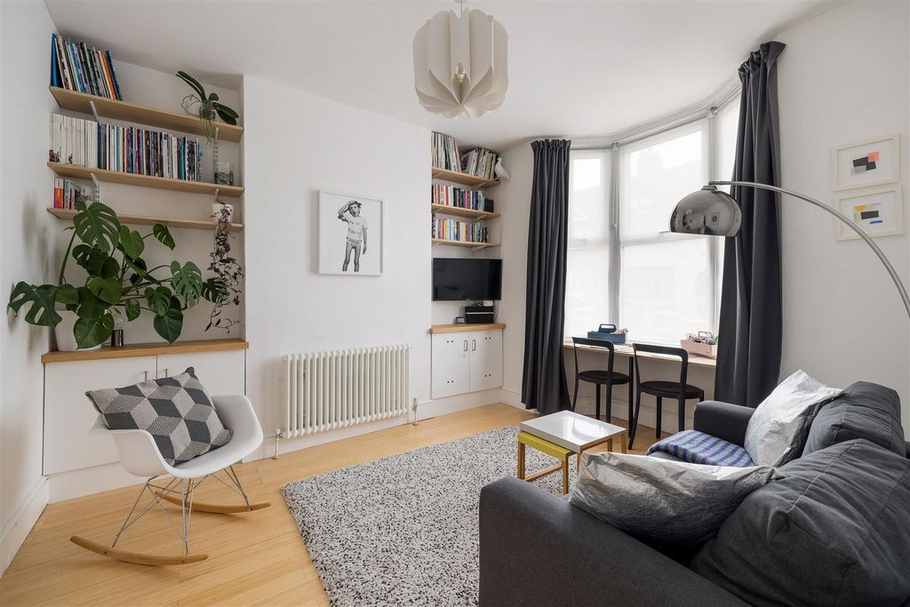 Property photo 3 of 41 Henniker Road, E15