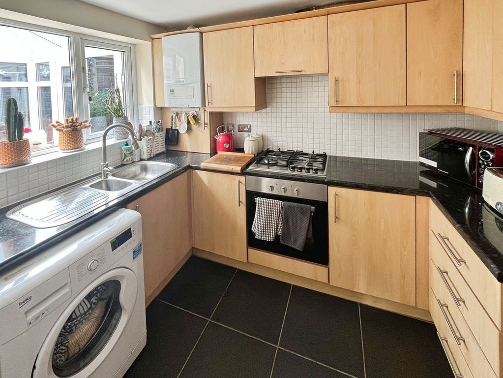Property photo 3 of 18 Kitchen