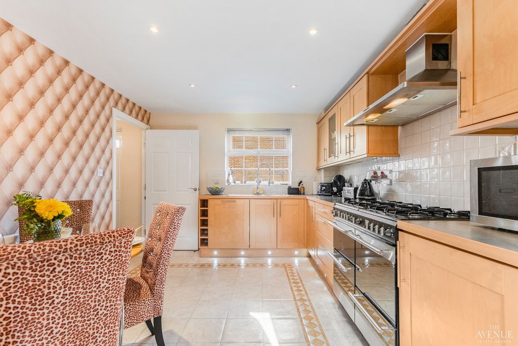 Property photo 2 of 15 4161476