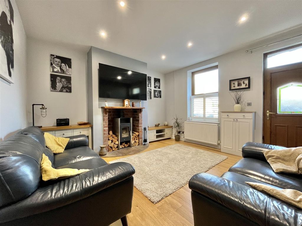 Property photo 2 of 15 Lounge