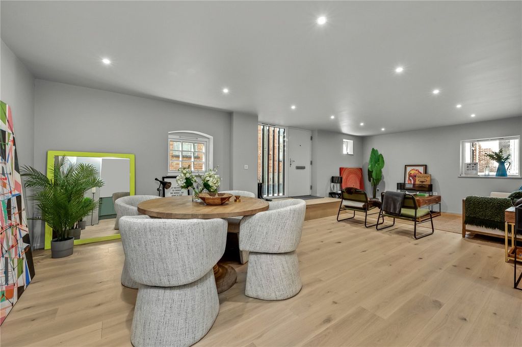 Property photo 3 of 18 Reception/Dining