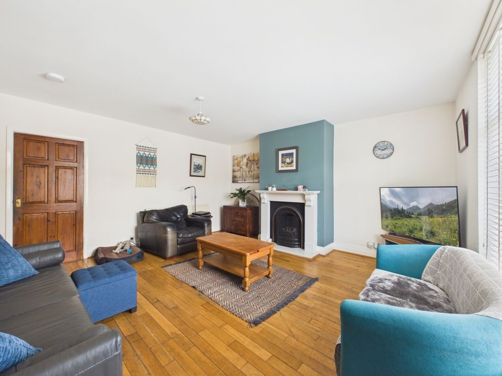 Property photo 3 of 17 Cam02637G0-Pr0035-Still001