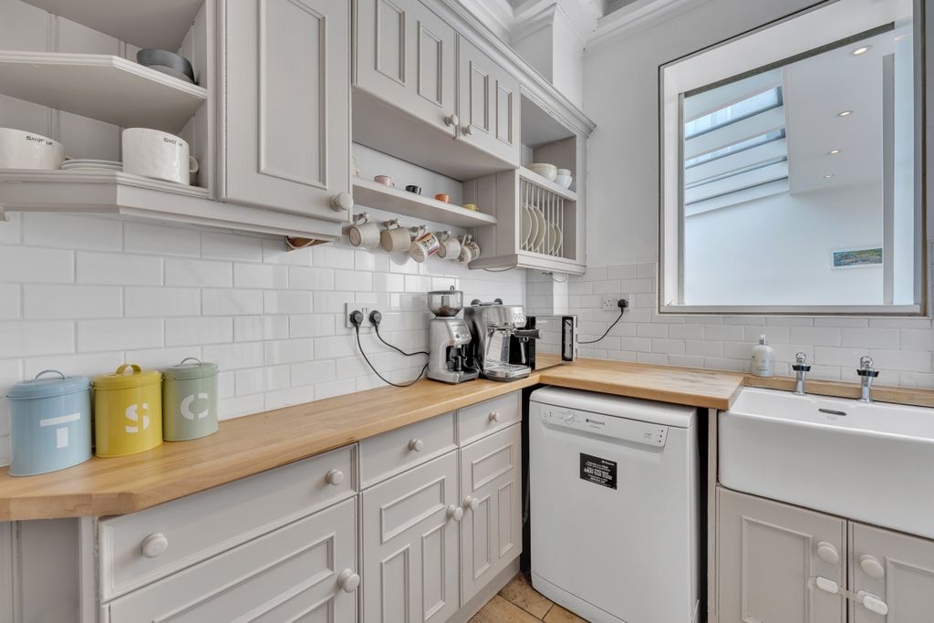 Property photo 2 of 29