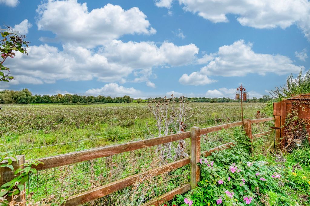 Property photo 2 of 27