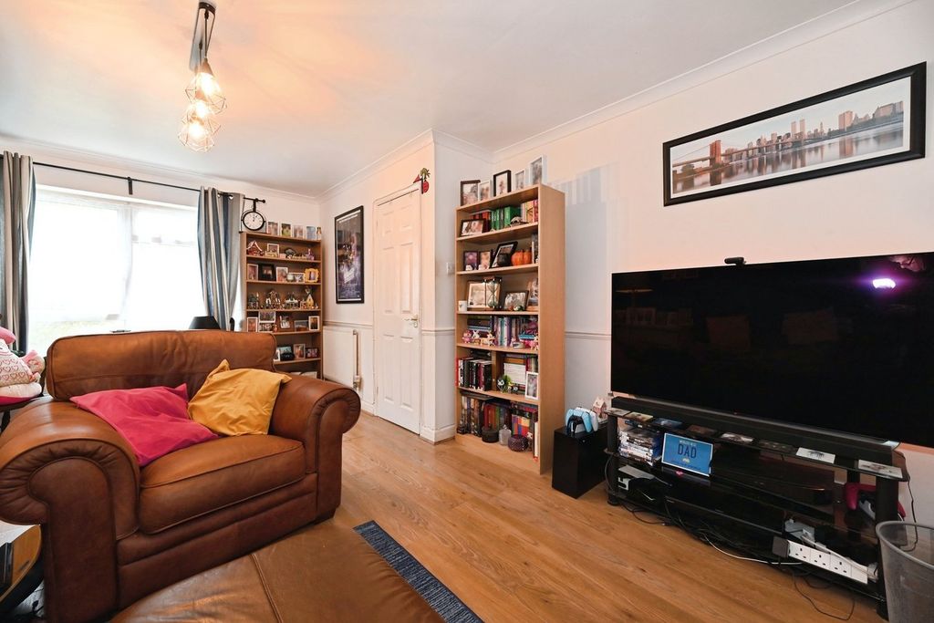 Property photo 3 of 16