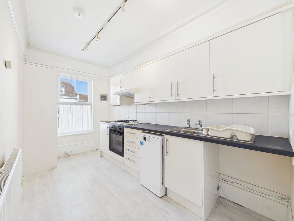 Property photo 3 of 6 Cam03519G0-Pr0467-Still001