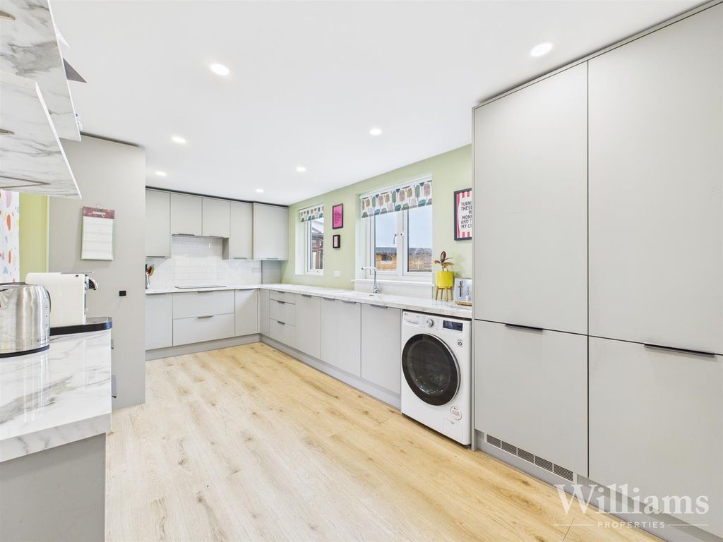 Property photo 3 of 21 Cam02861G0-Pr0522-Still001.Jpg