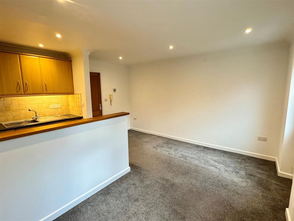 Property photo 3 of 7 5 Venetian Views Lounge