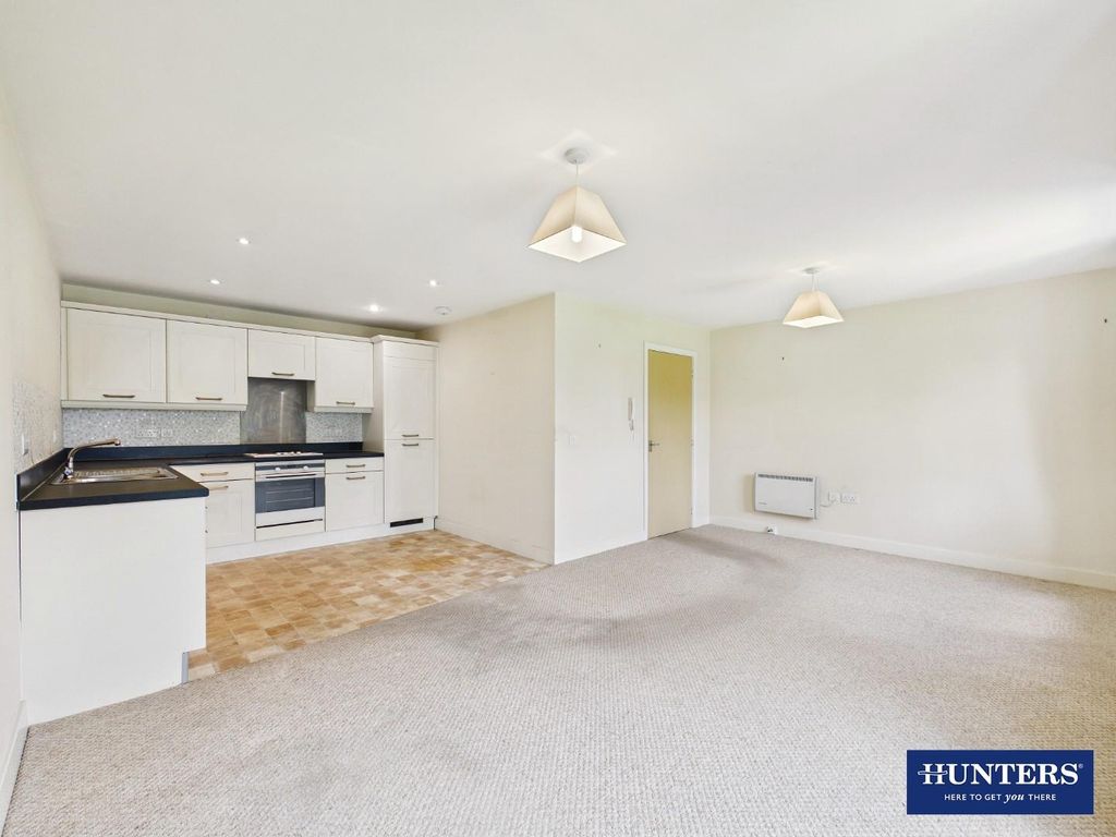 Property photo 2 of 18 Living Room &amp; Kitchen