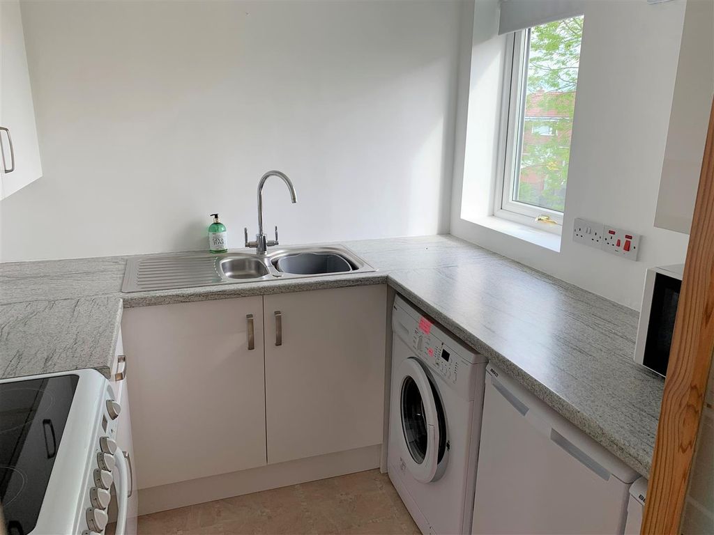 Property photo 2 of 8 Kitchen