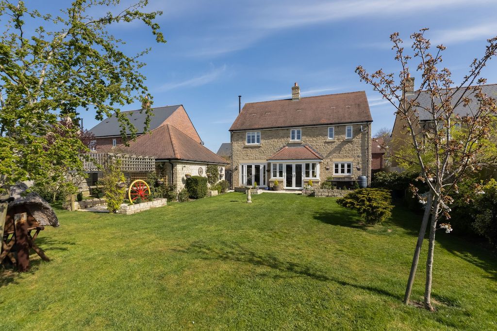 Property photo 2 of 31
