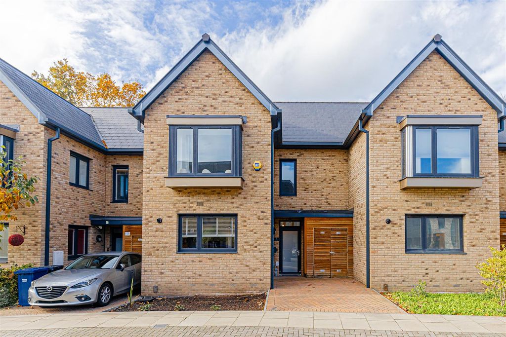 Property photo 1 of 30 Sphinx Way (1).Jpg