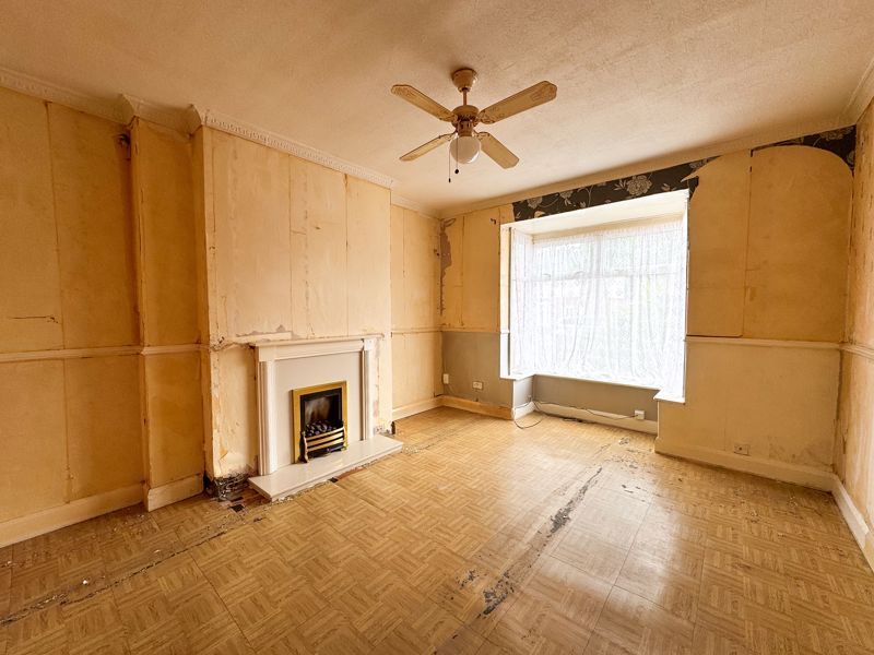 Property photo 3 of 11 Lounge