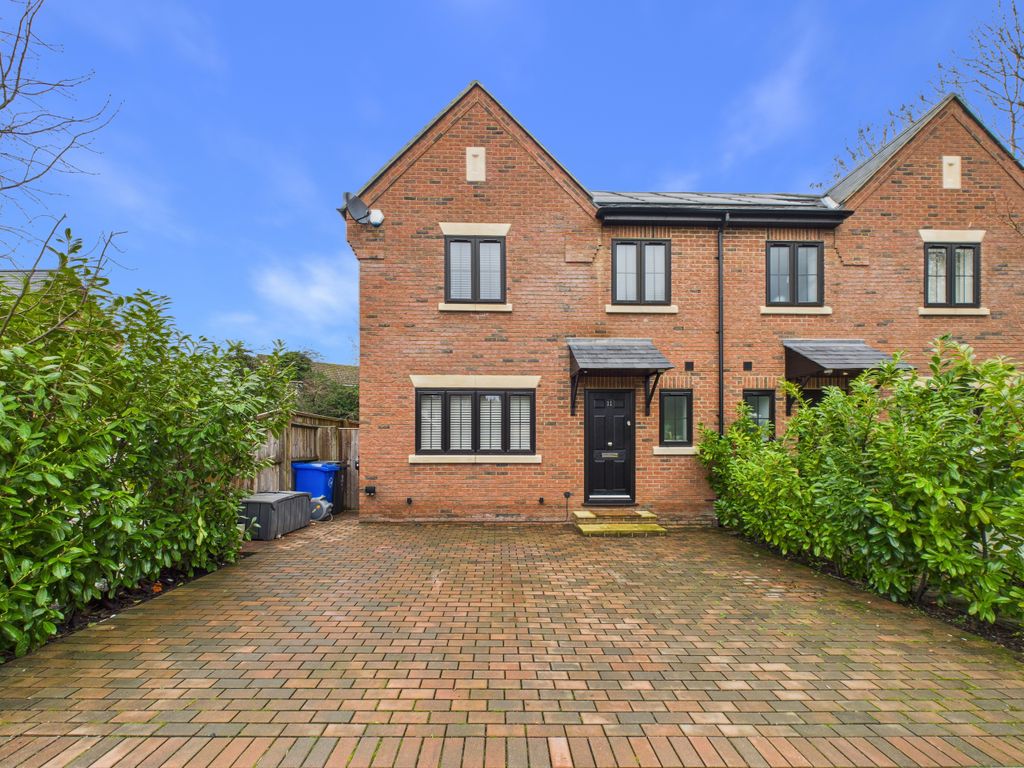 Property photo 1 of 12 Cam01984G0-Pr0547-Still005