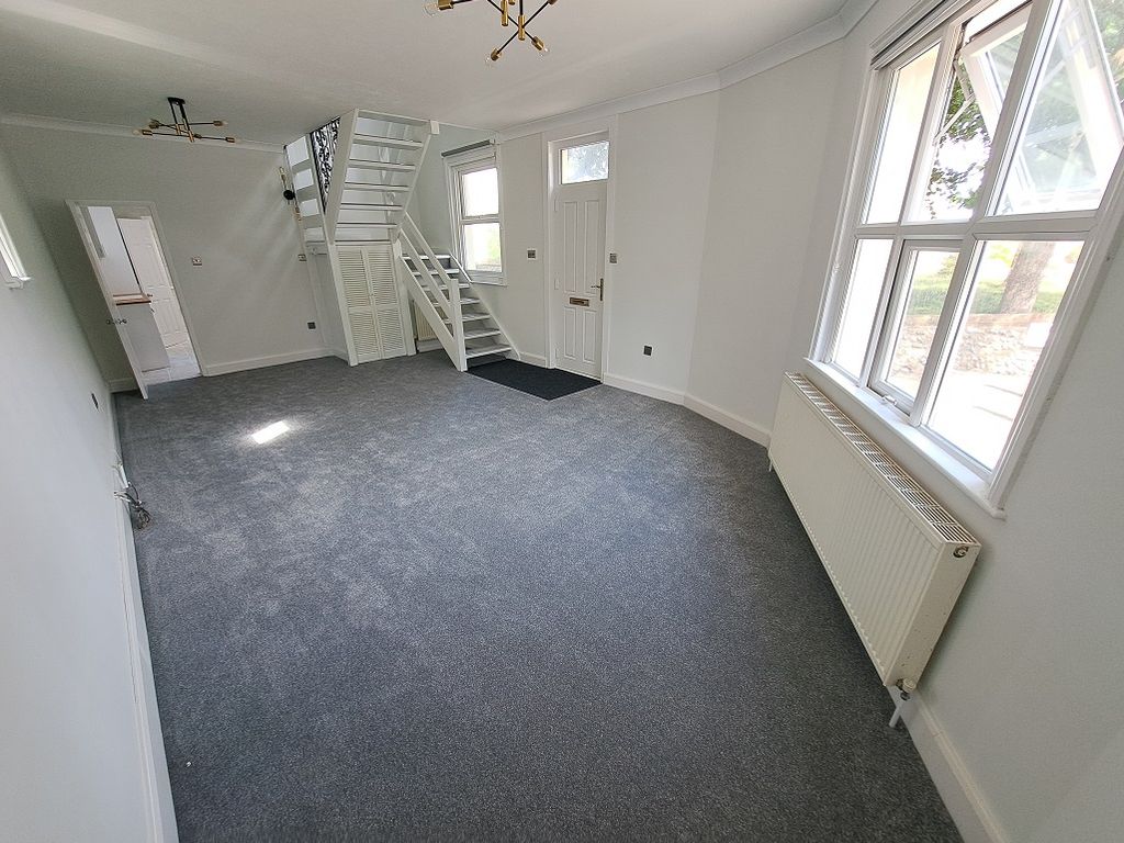 Property photo 2 of 20 Lounge / Dining Room
