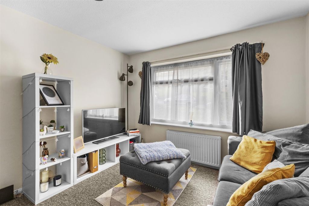 Property photo 1 of 16 51B Lounge.Jpg