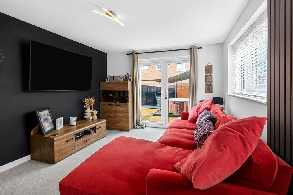 Property photo 3 of 19