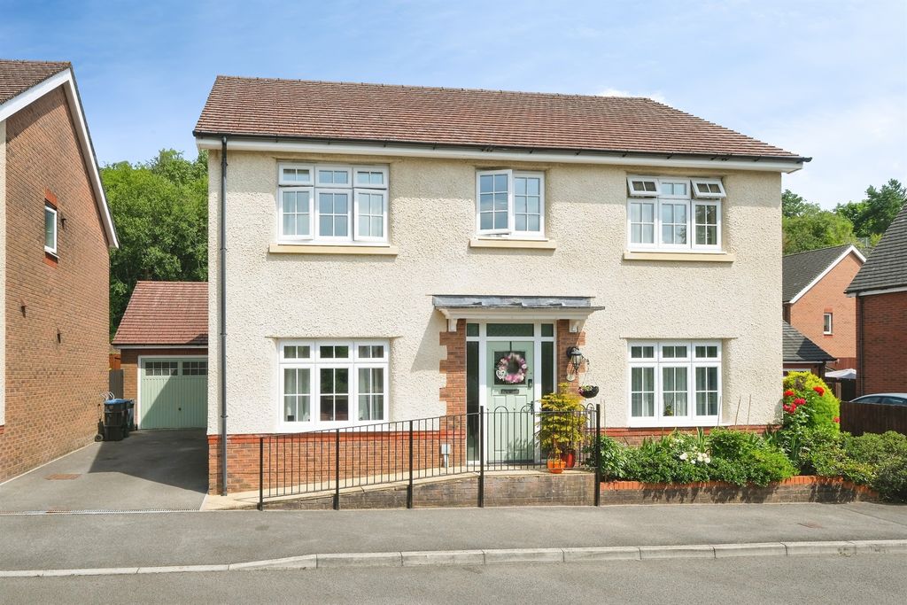 Property photo 1 of 32