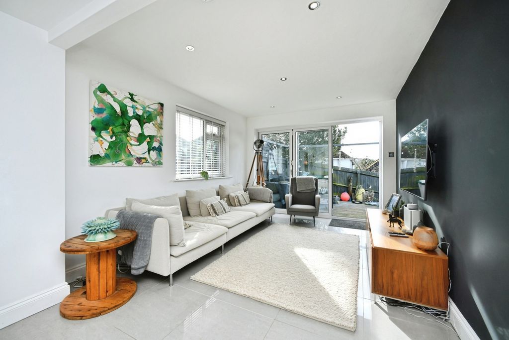 Property photo 3 of 35 Living Room