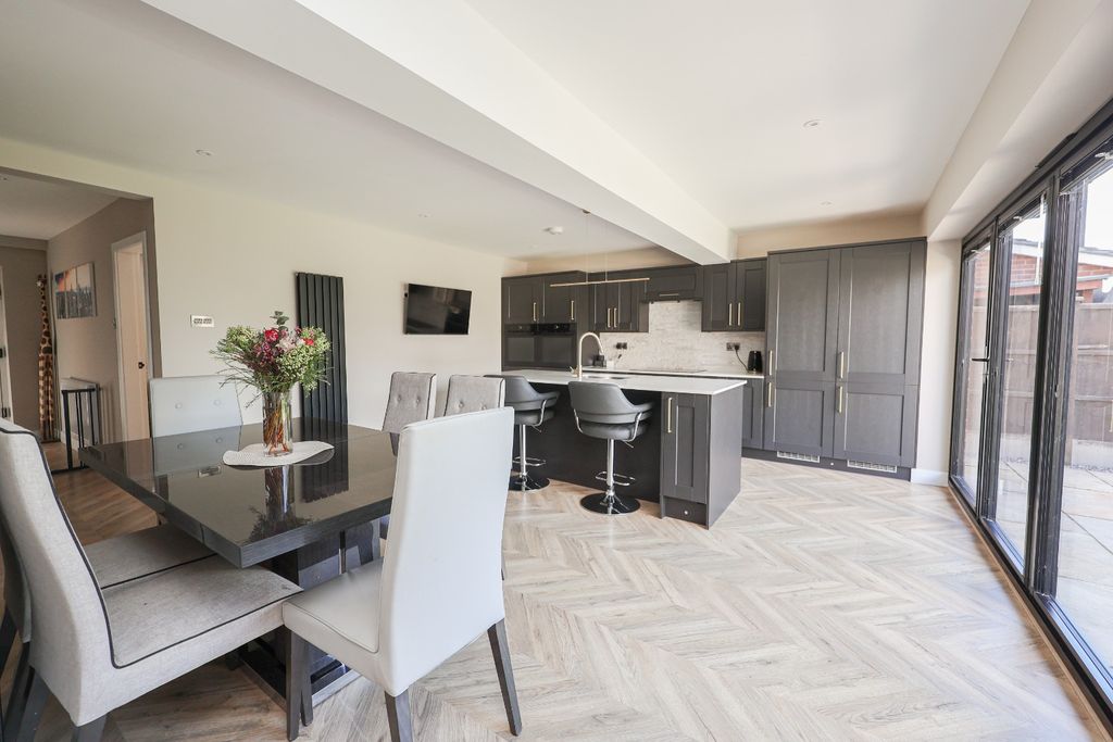 Property photo 3 of 30 5552512