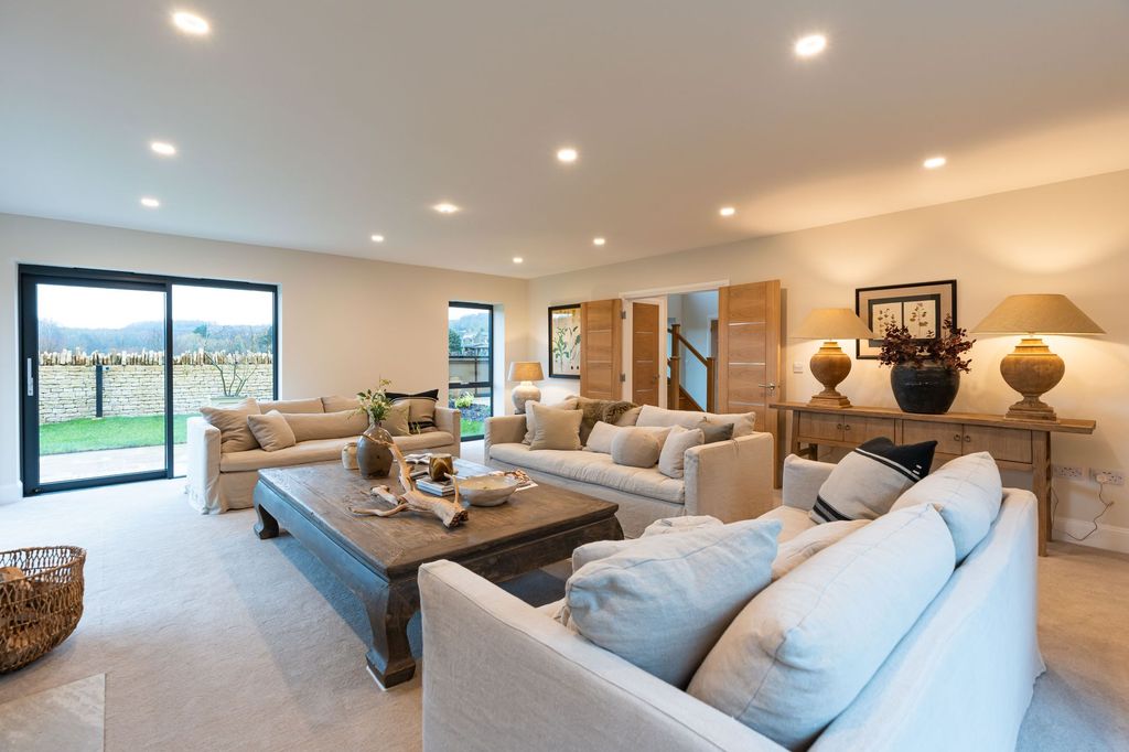 Property photo 3 of 27