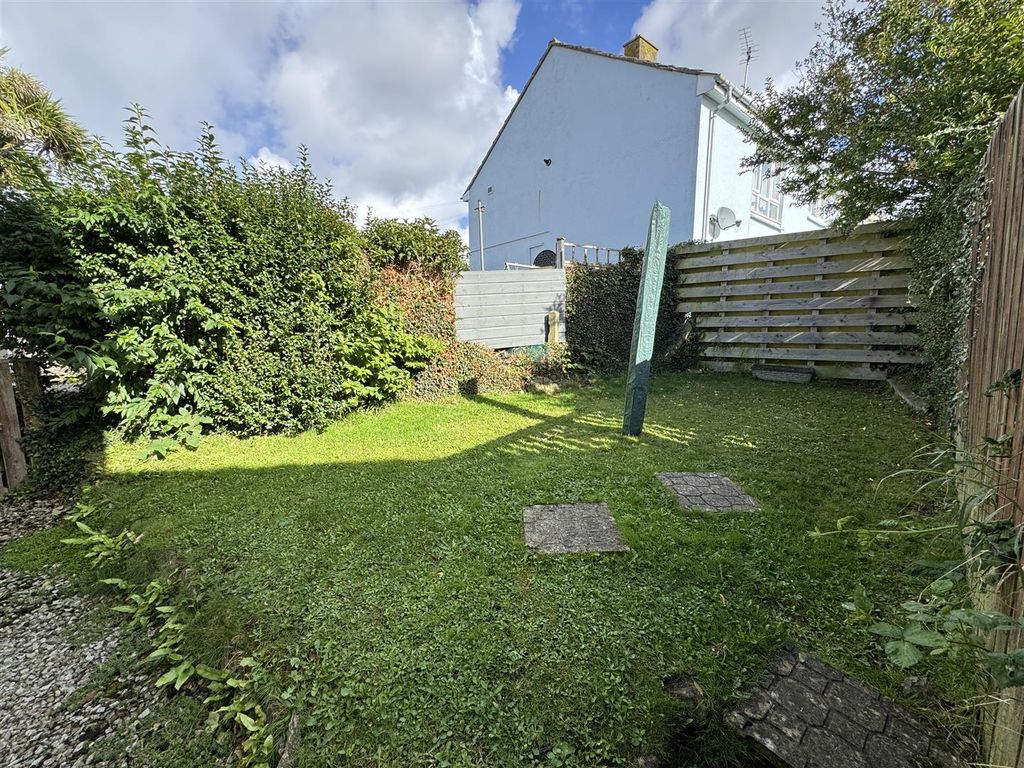 Property photo 2 of 7 Gardens