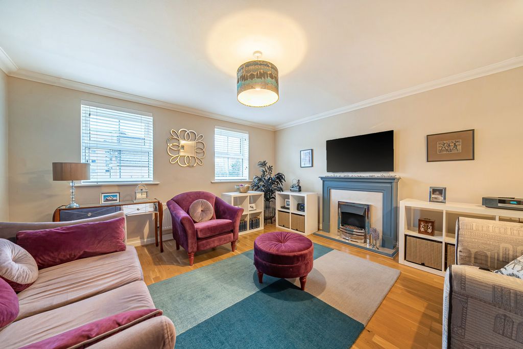 Property photo 3 of 18 Lounge