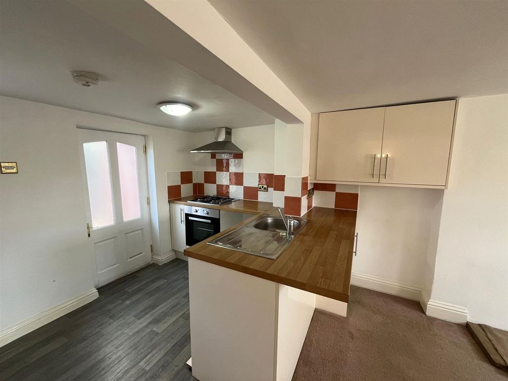 Property photo 2 of 10 Kitchen.Jpg