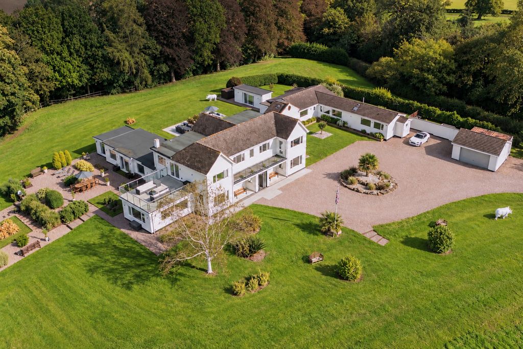 Property photo 2 of 50