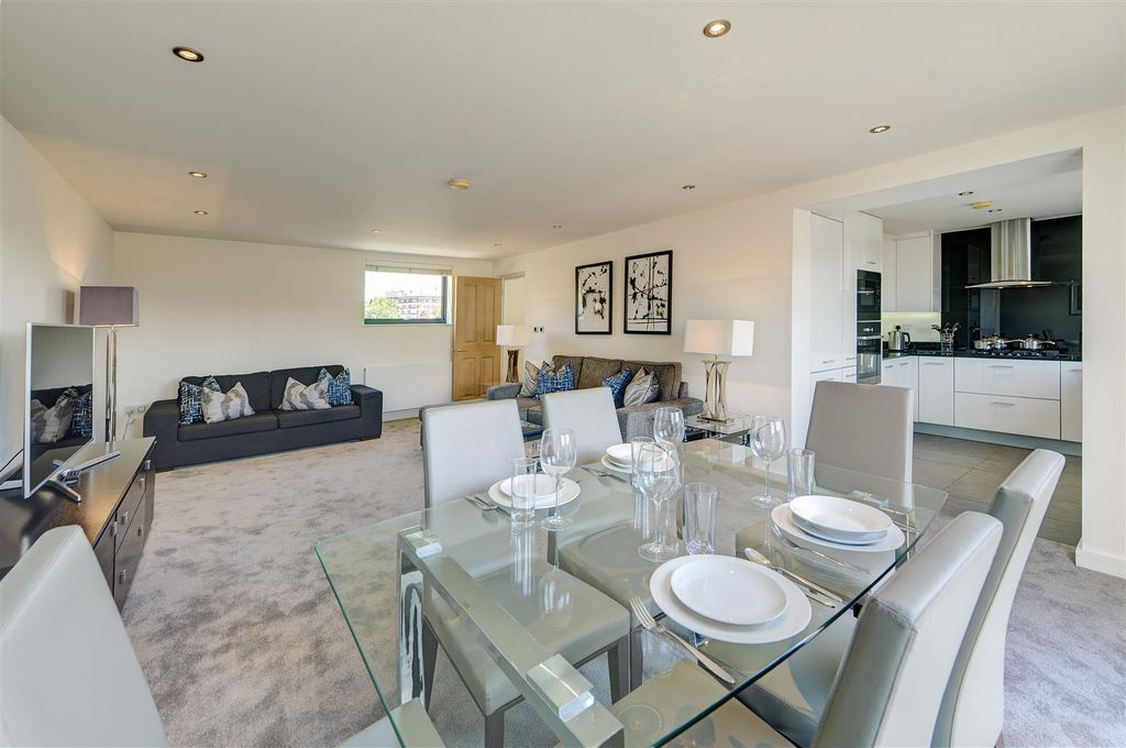 Property photo 3 of 15 17 Pond Place Sw3 359156 Rec3_Rgb.Jpg