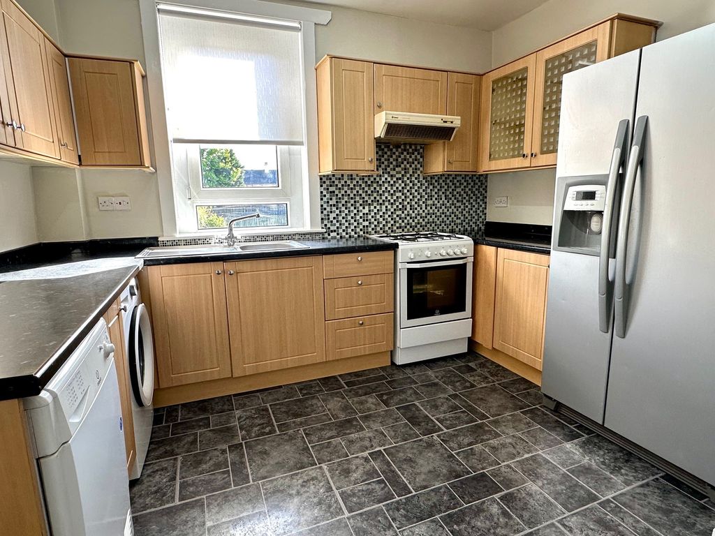 Property photo 2 of 10 Kitchen