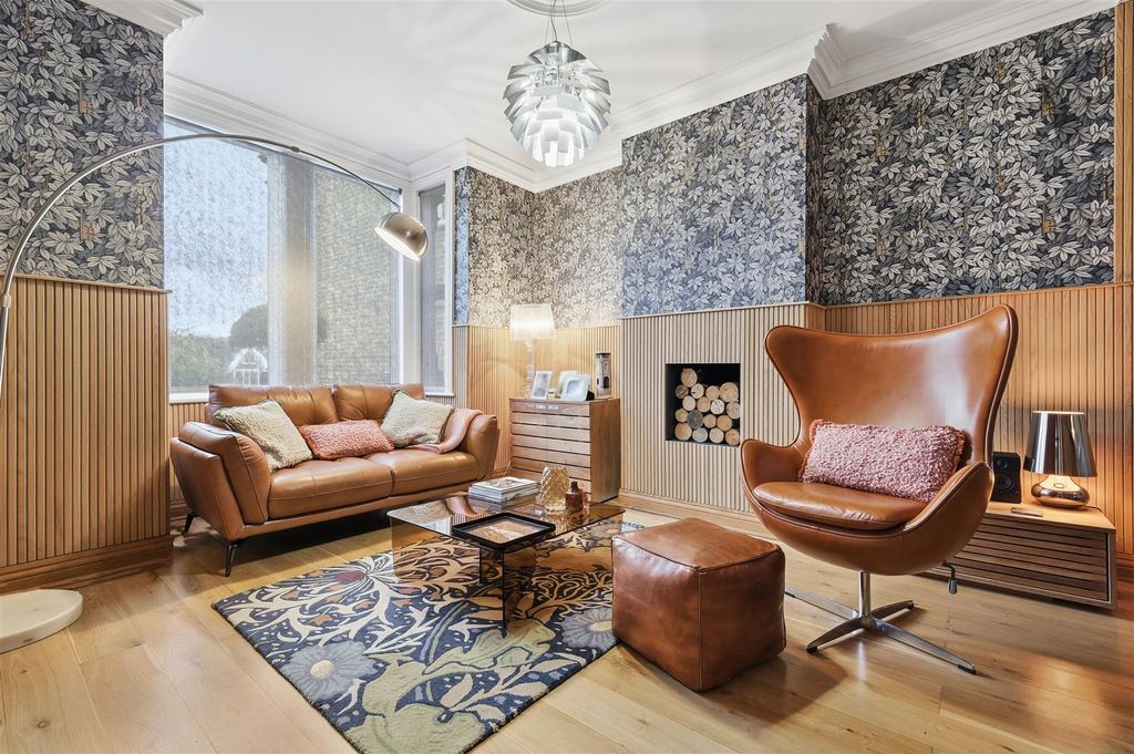 Property photo 3 of 35