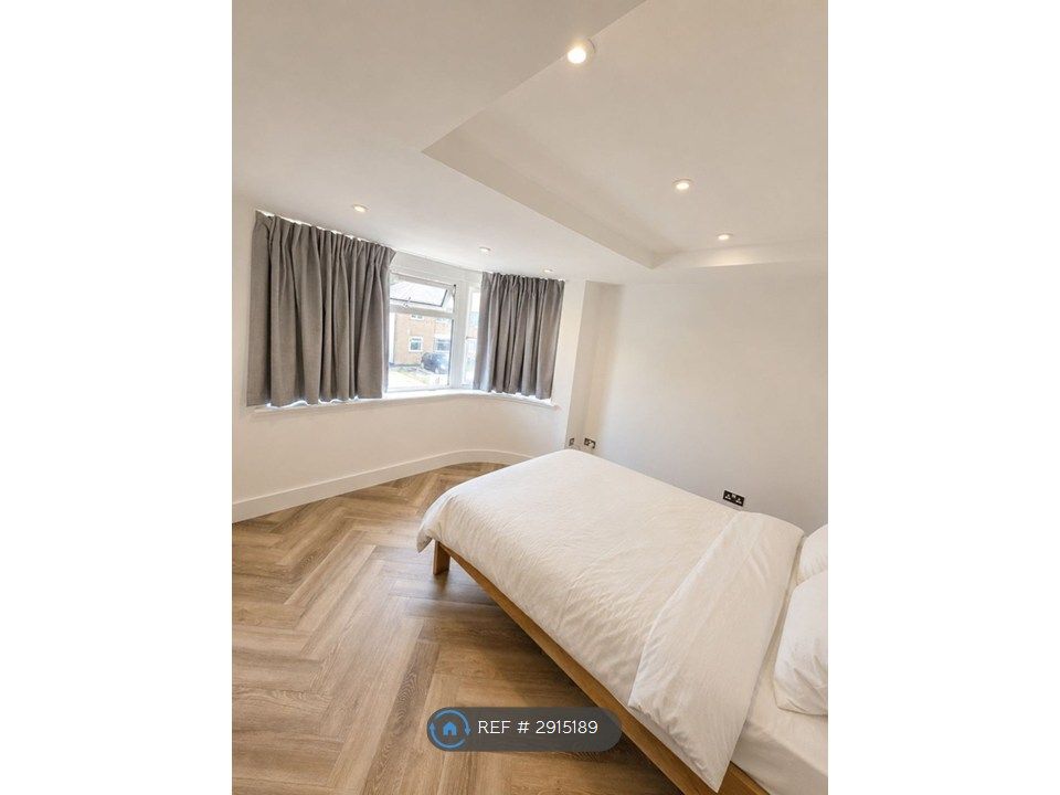 Property photo 2 of 7 Master Bedroom