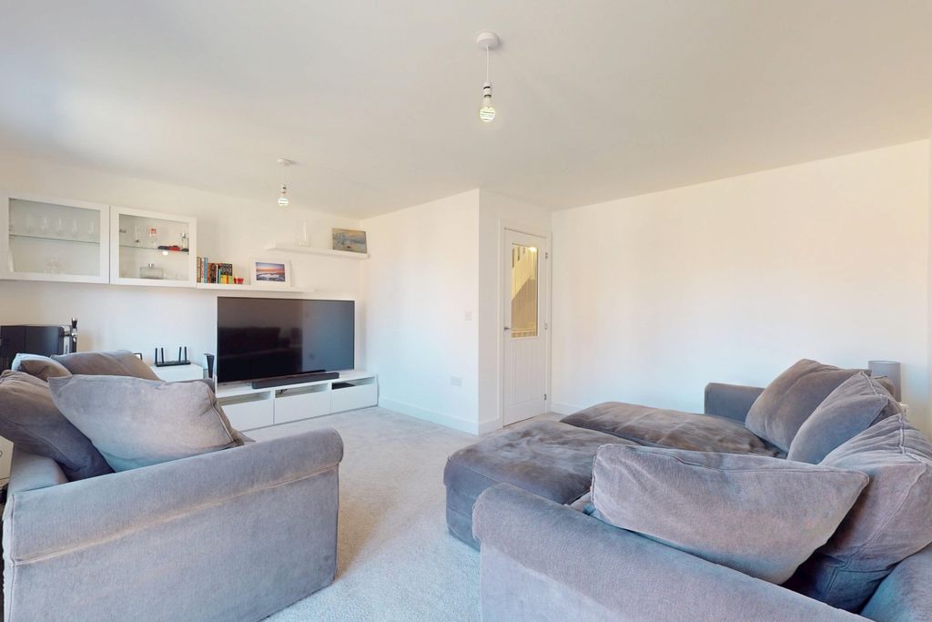 Property photo 3 of 18 5014845