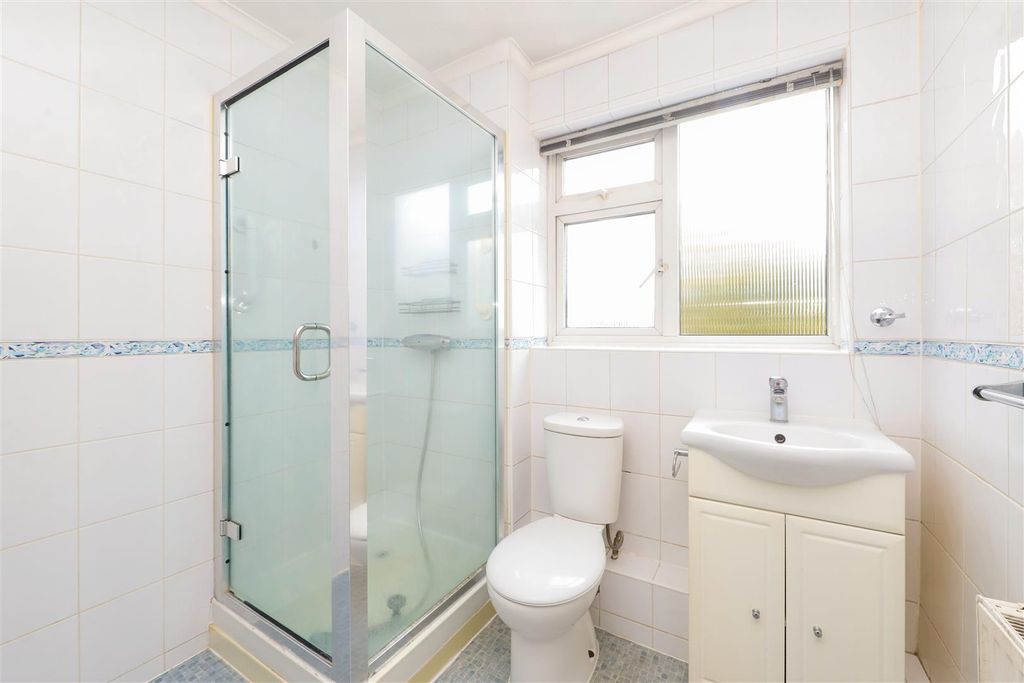 Property photo 3 of 9 Linden Lea