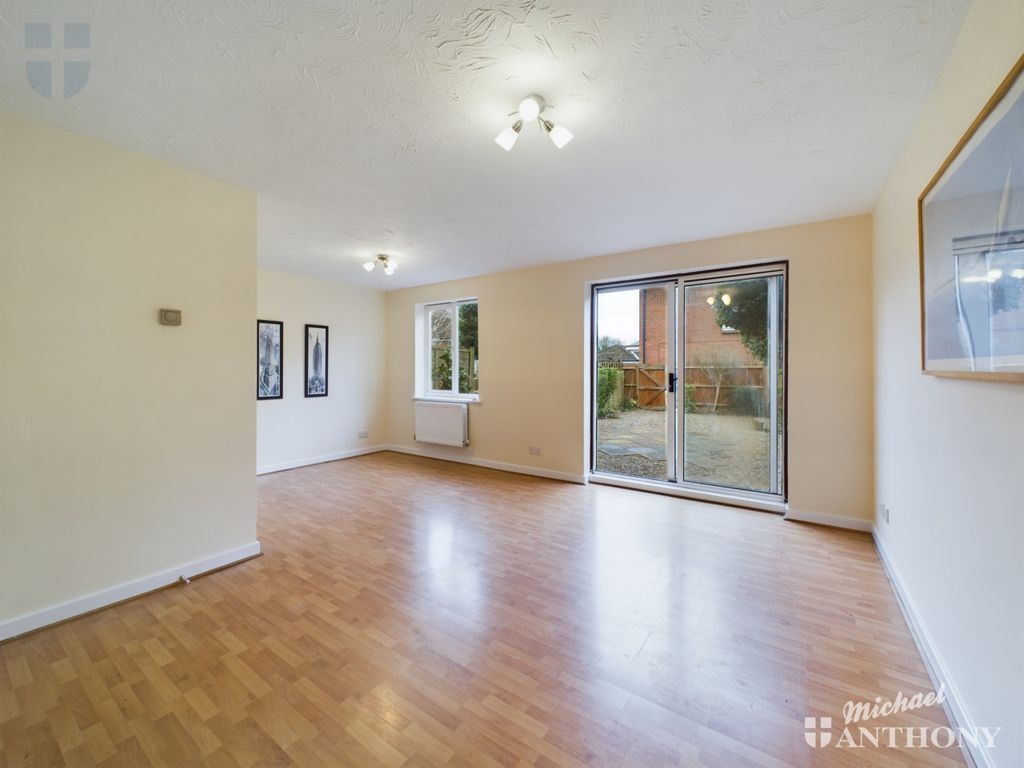 Property photo 3 of 12 Cam02538G0-Pr0155-Still010