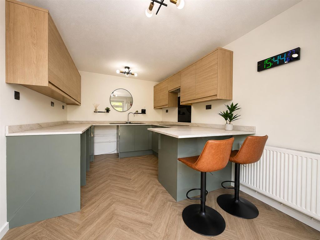Property photo 2 of 9 Kitchen