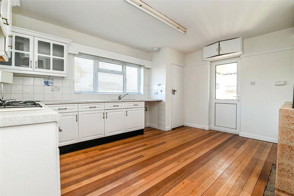 Property photo 2 of 15 Picture No. 05