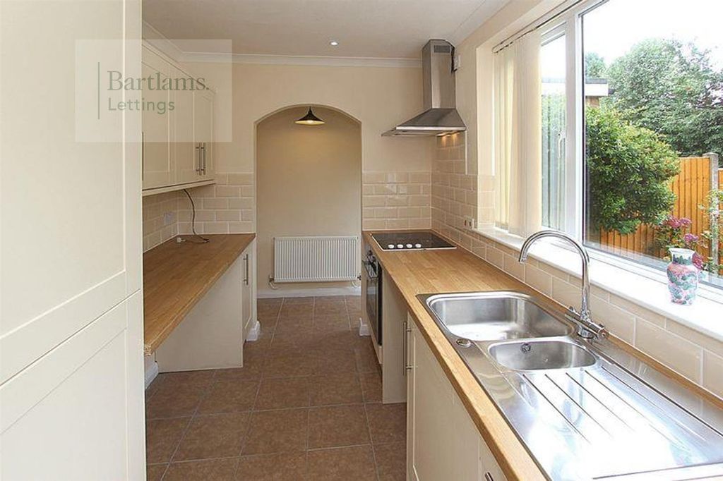 Property photo 3 of 8 Kitchen