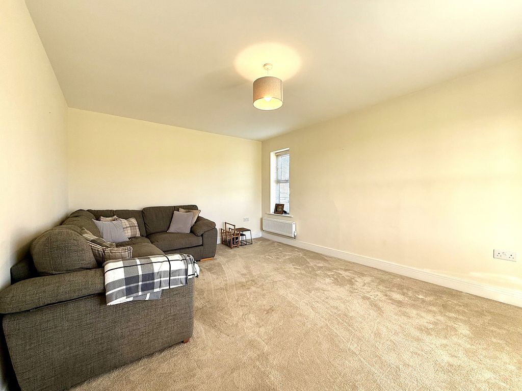 Property photo 3 of 33