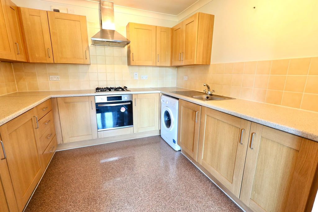 Property photo 3 of 6