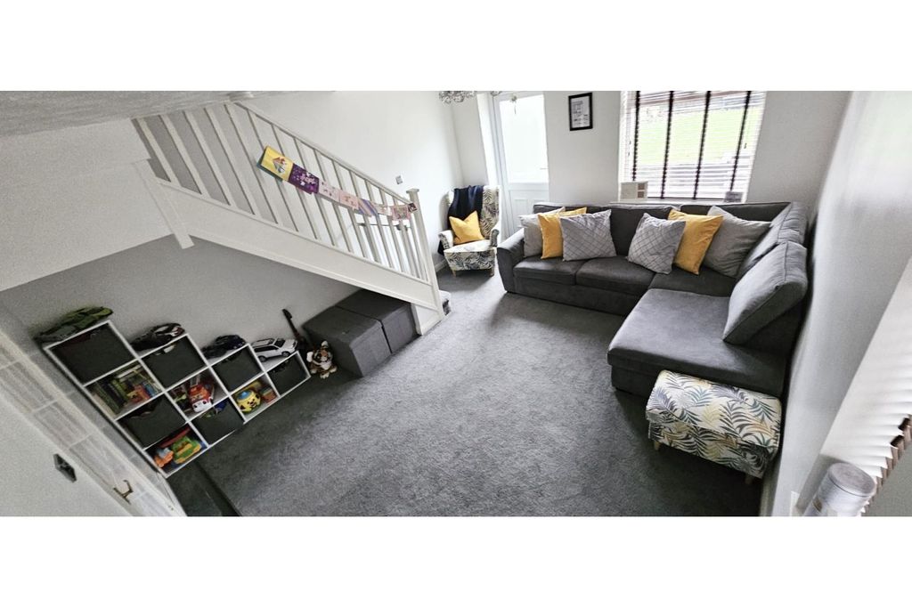 Property photo 3 of 15 Lounge