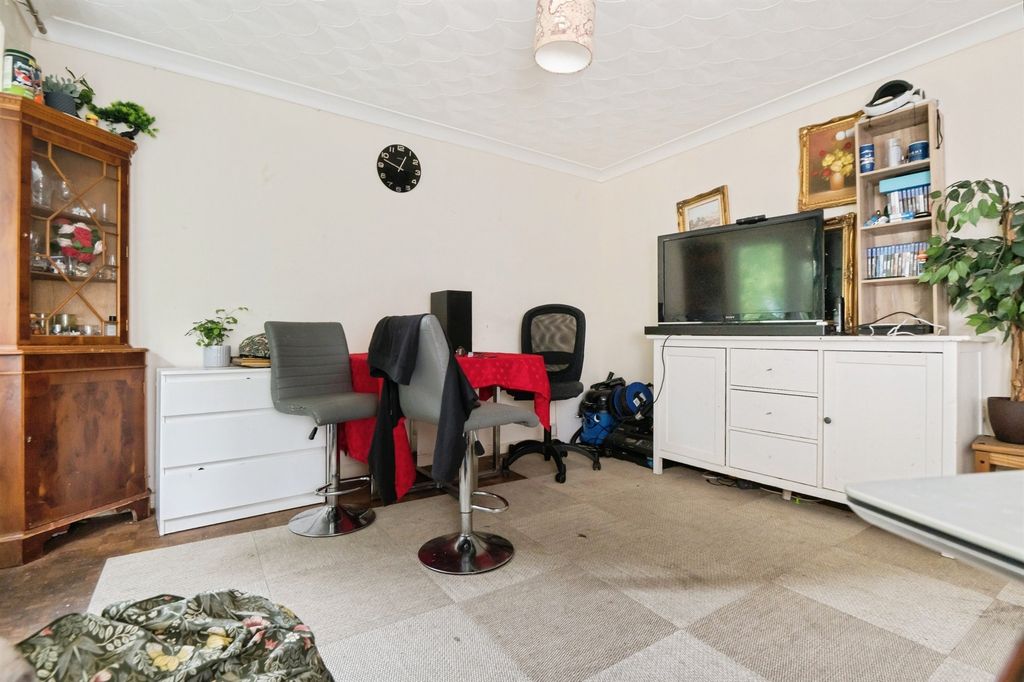 Property photo 3 of 8