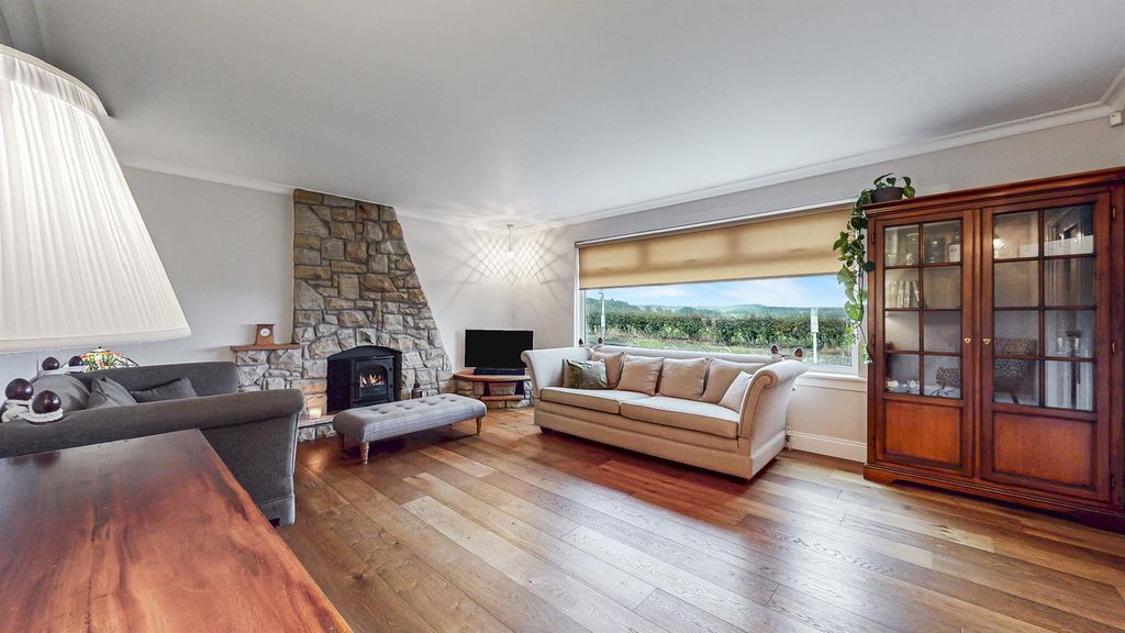 Property photo 2 of 74 Lounge