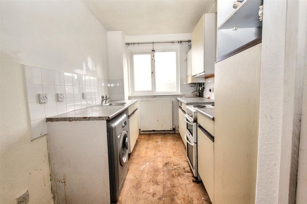 Property photo 3 of 8 3.Jpg