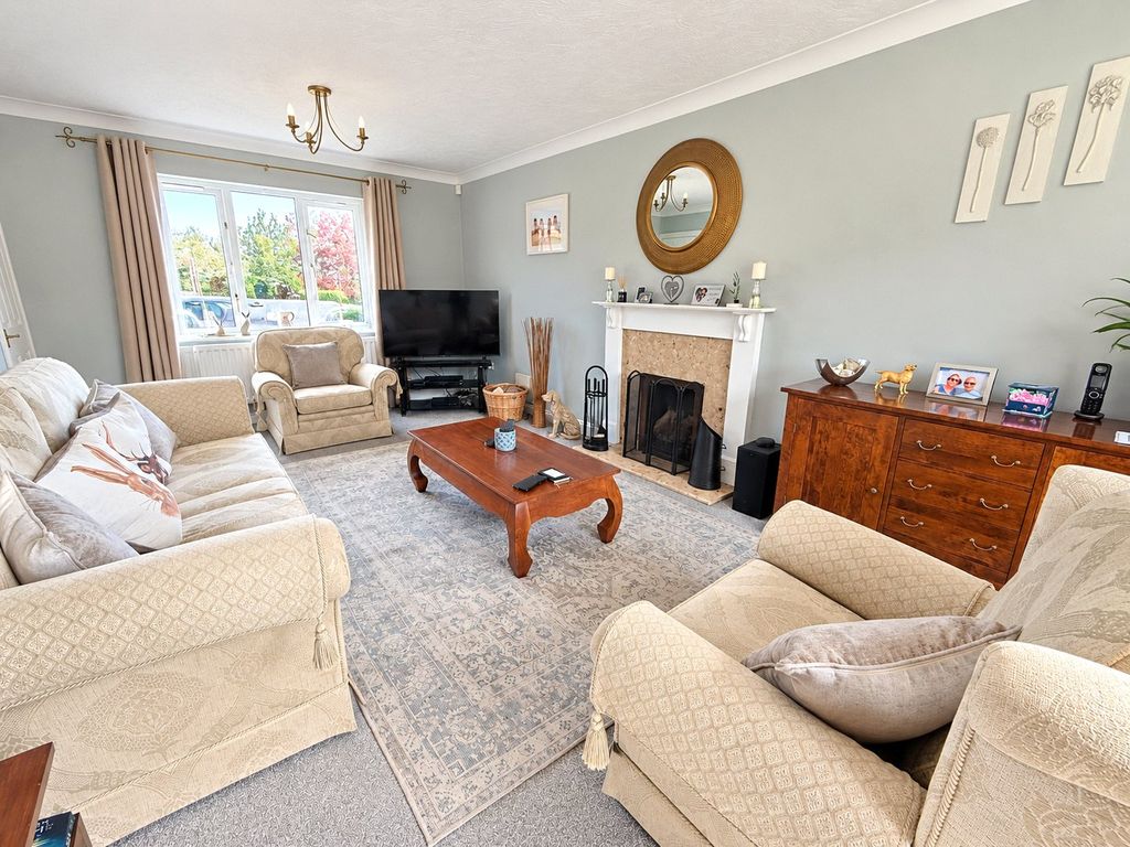 Property photo 3 of 23 Sitting Room